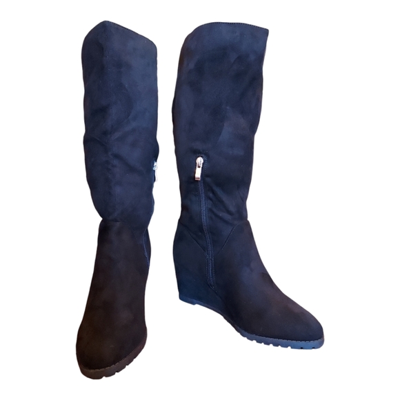 Journee NWT Black Suede Parker Wedge Boots Size 8 - Picture 2 of 9